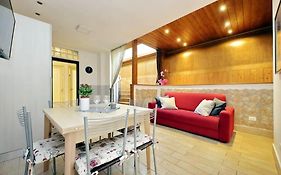 Vatican Flat Spacious Cozy With Court